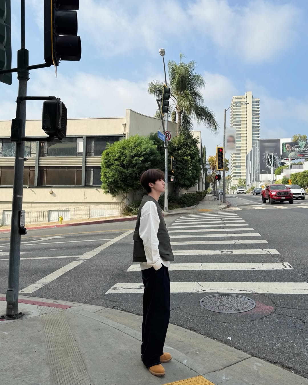 บลู - พงศ์ทิวัตถ์ ตั้งวันเจริญ