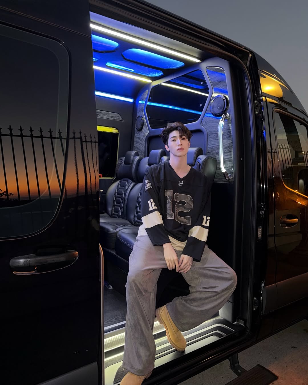 บลู - พงศ์ทิวัตถ์ ตั้งวันเจริญ