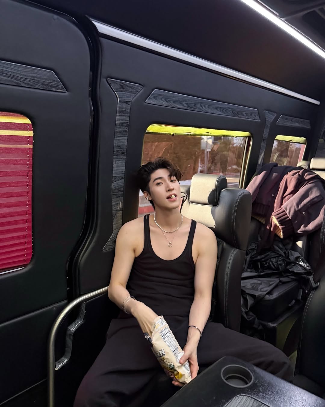 บลู - พงศ์ทิวัตถ์ ตั้งวันเจริญ