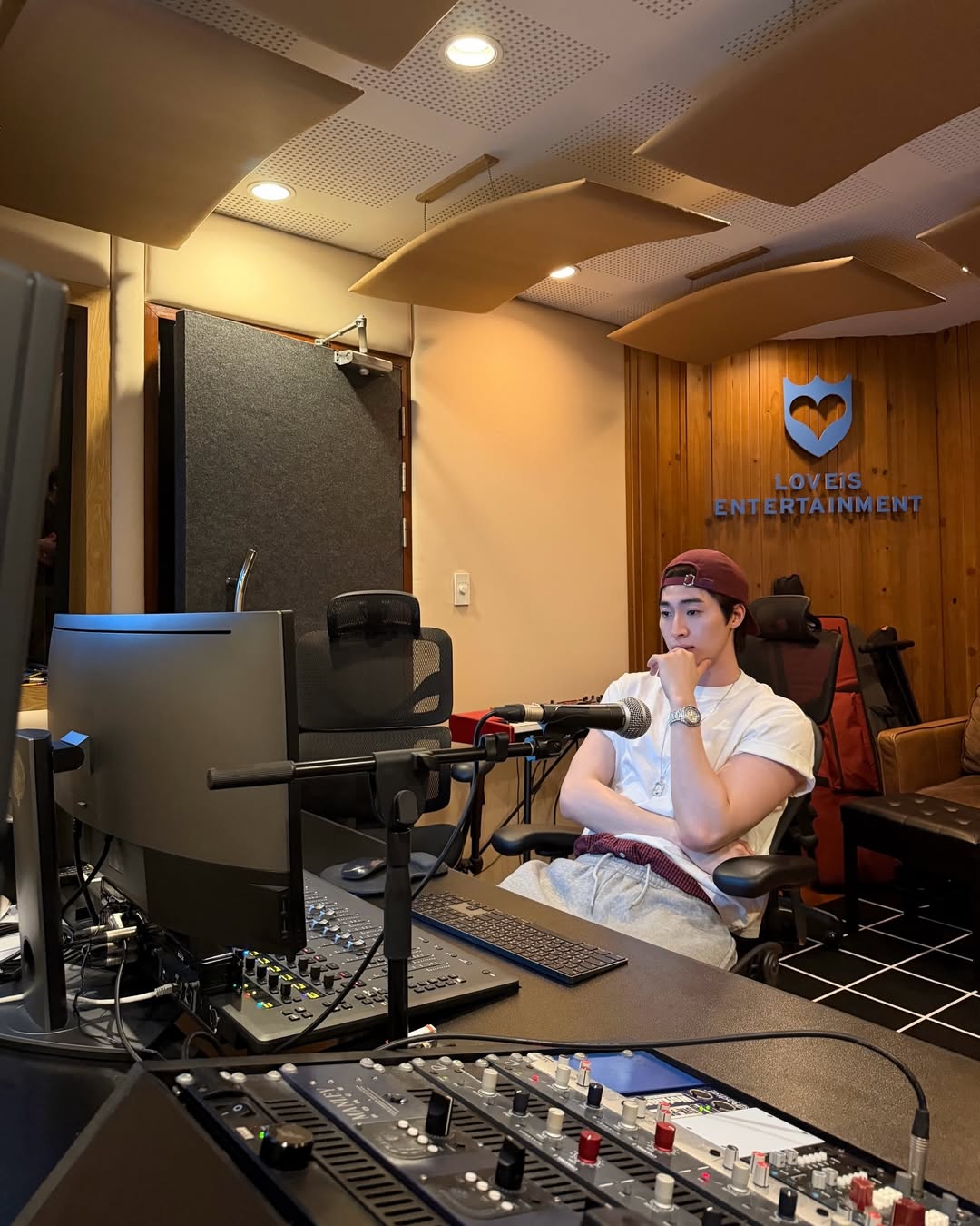 บลู - พงศ์ทิวัตถ์ ตั้งวันเจริญ