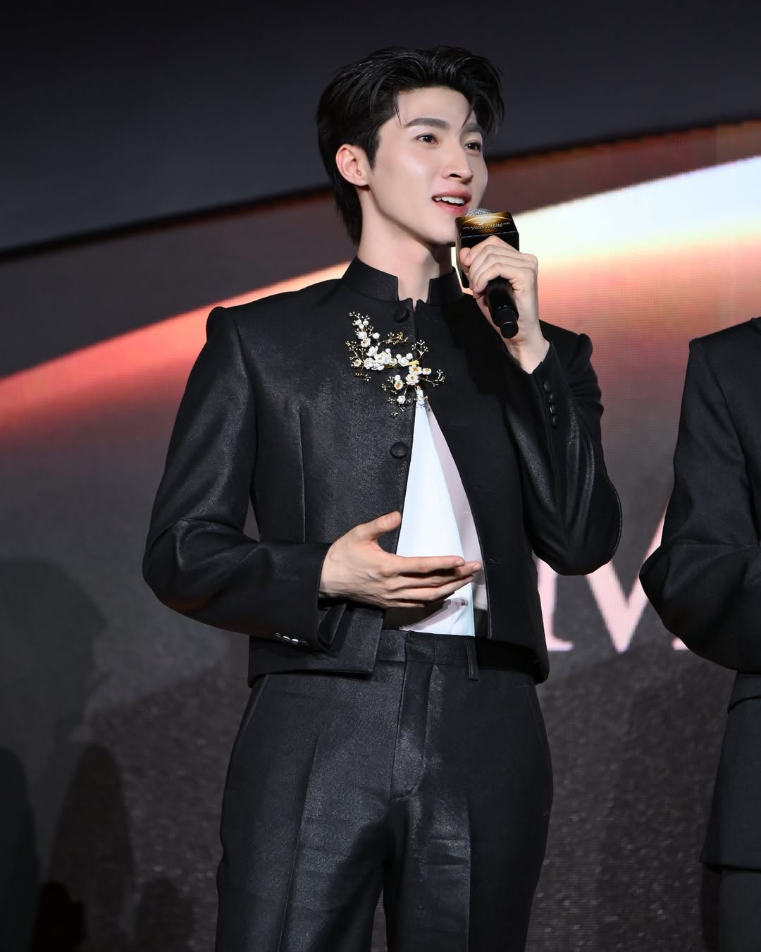 บลู - พงศ์ทิวัตถ์ ตั้งวันเจริญ