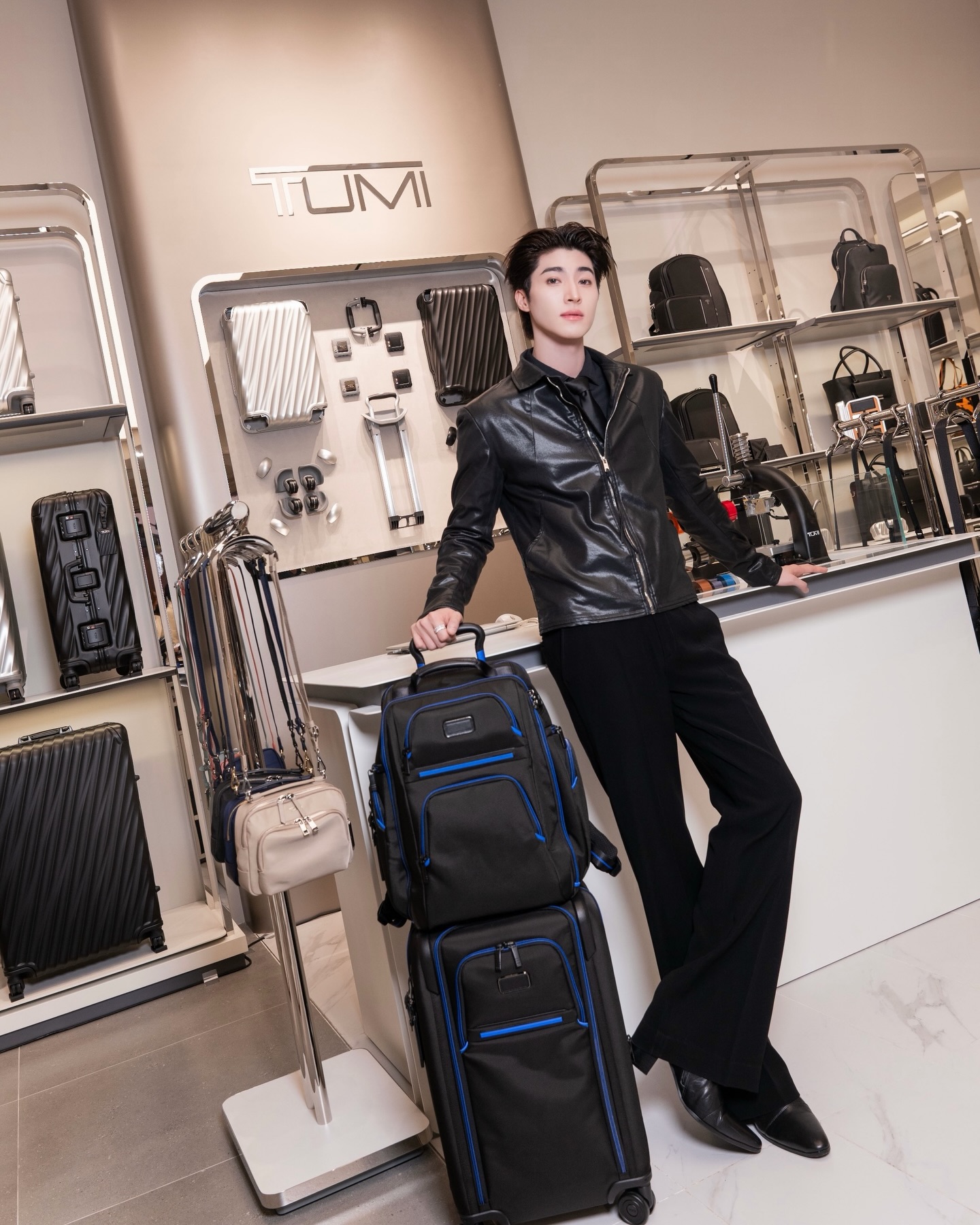 บลู - พงศ์ทิวัตถ์ ตั้งวันเจริญ