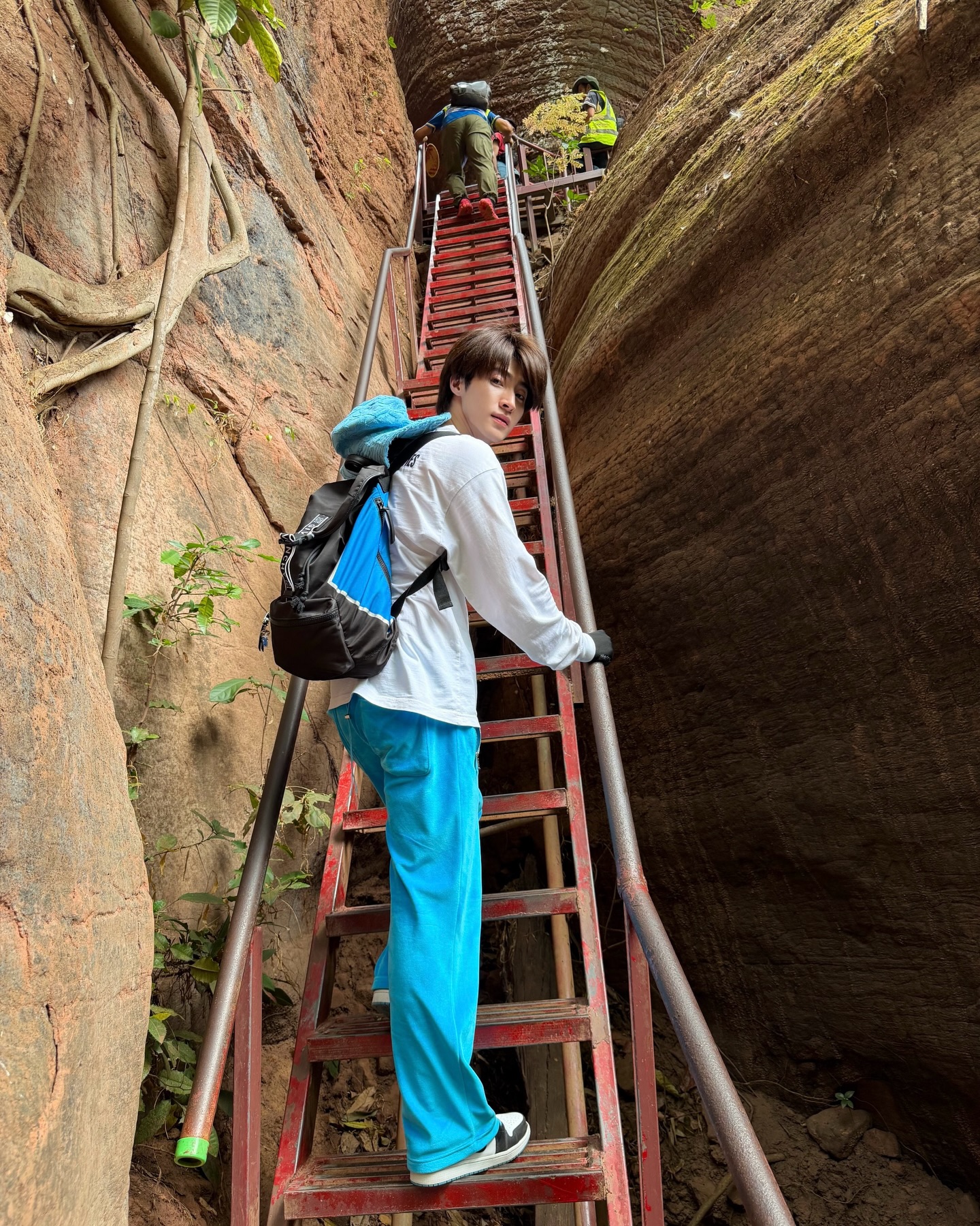 บลู - พงศ์ทิวัตถ์ ตั้งวันเจริญ