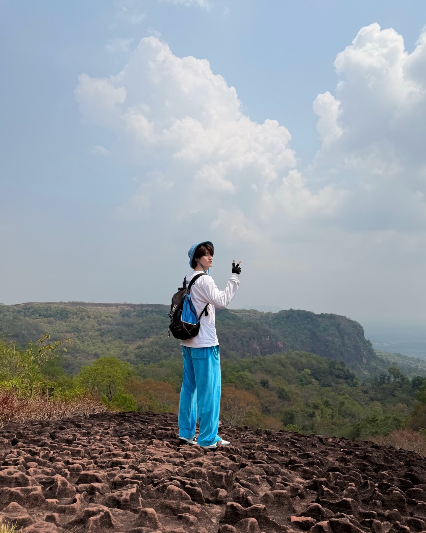 บลู - พงศ์ทิวัตถ์ ตั้งวันเจริญ