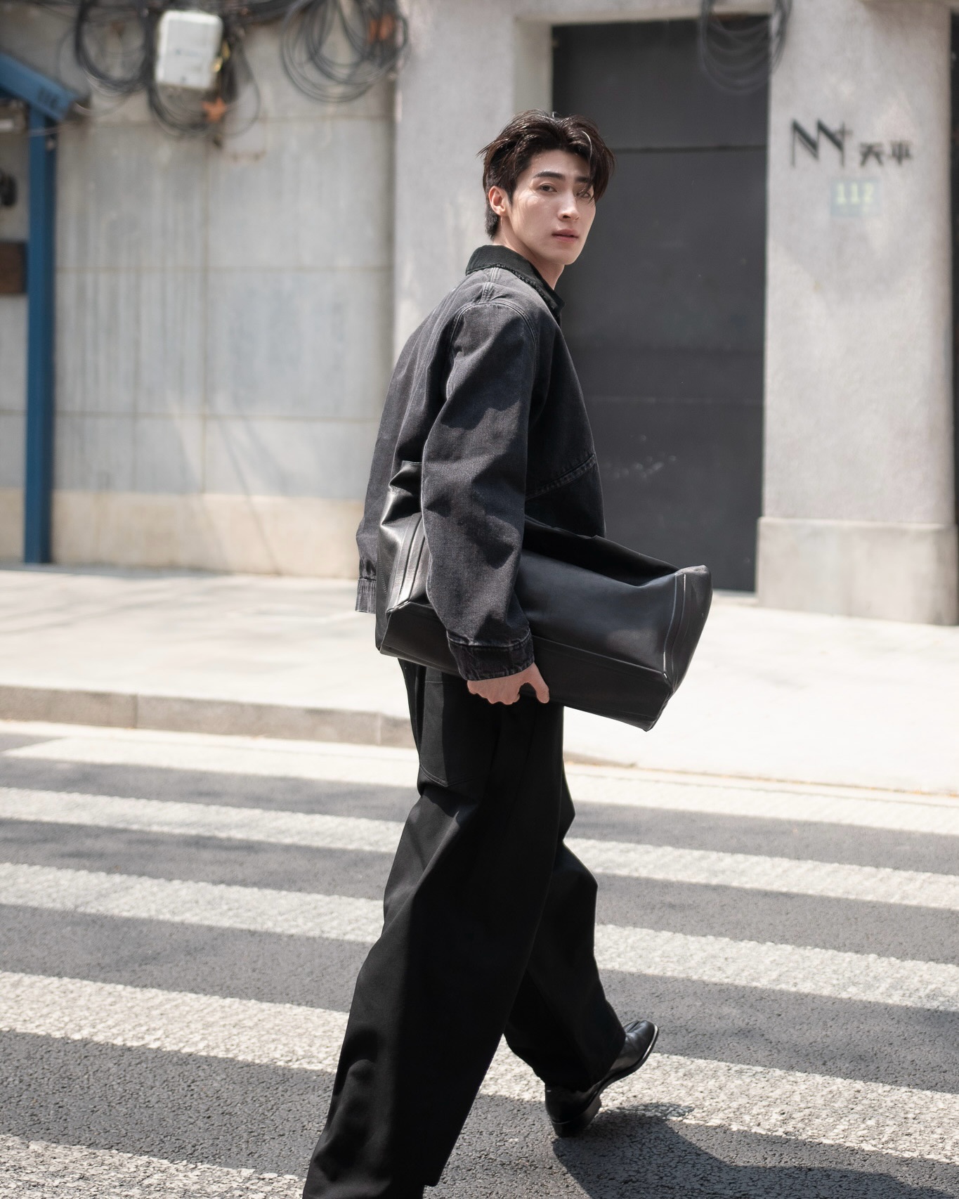 บลู - พงศ์ทิวัตถ์ ตั้งวันเจริญ