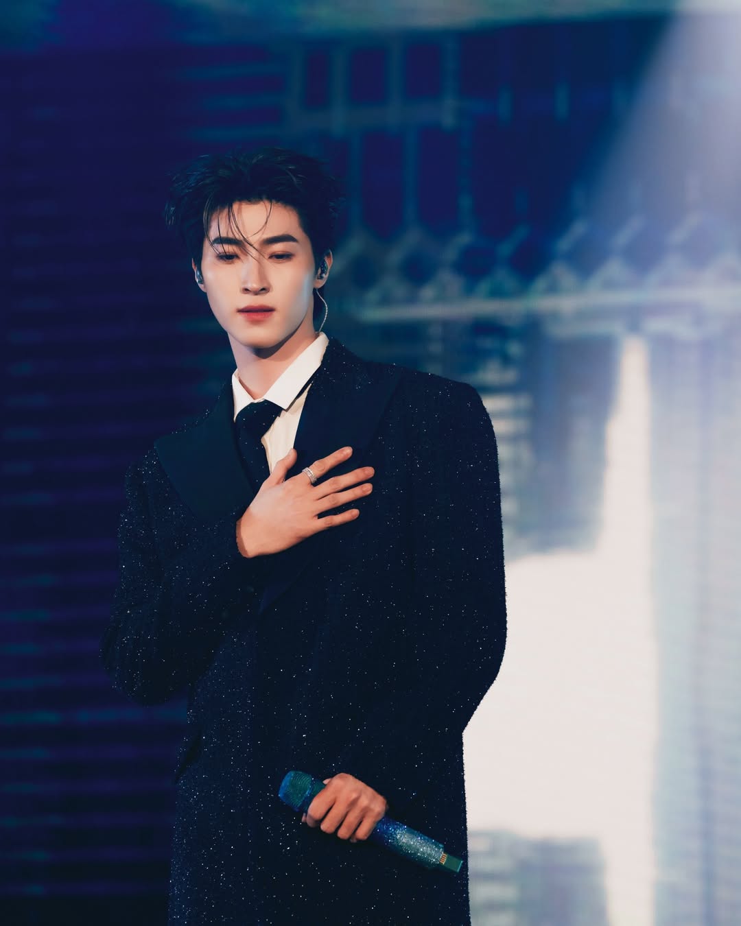 บลู - พงศ์ทิวัตถ์ ตั้งวันเจริญ