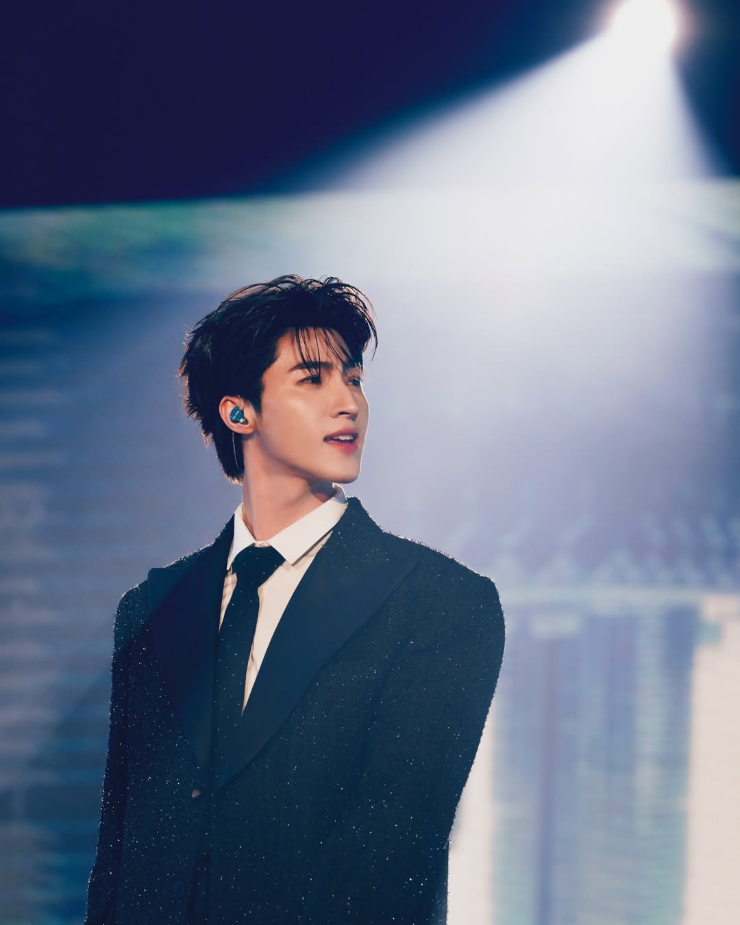 บลู - พงศ์ทิวัตถ์ ตั้งวันเจริญ