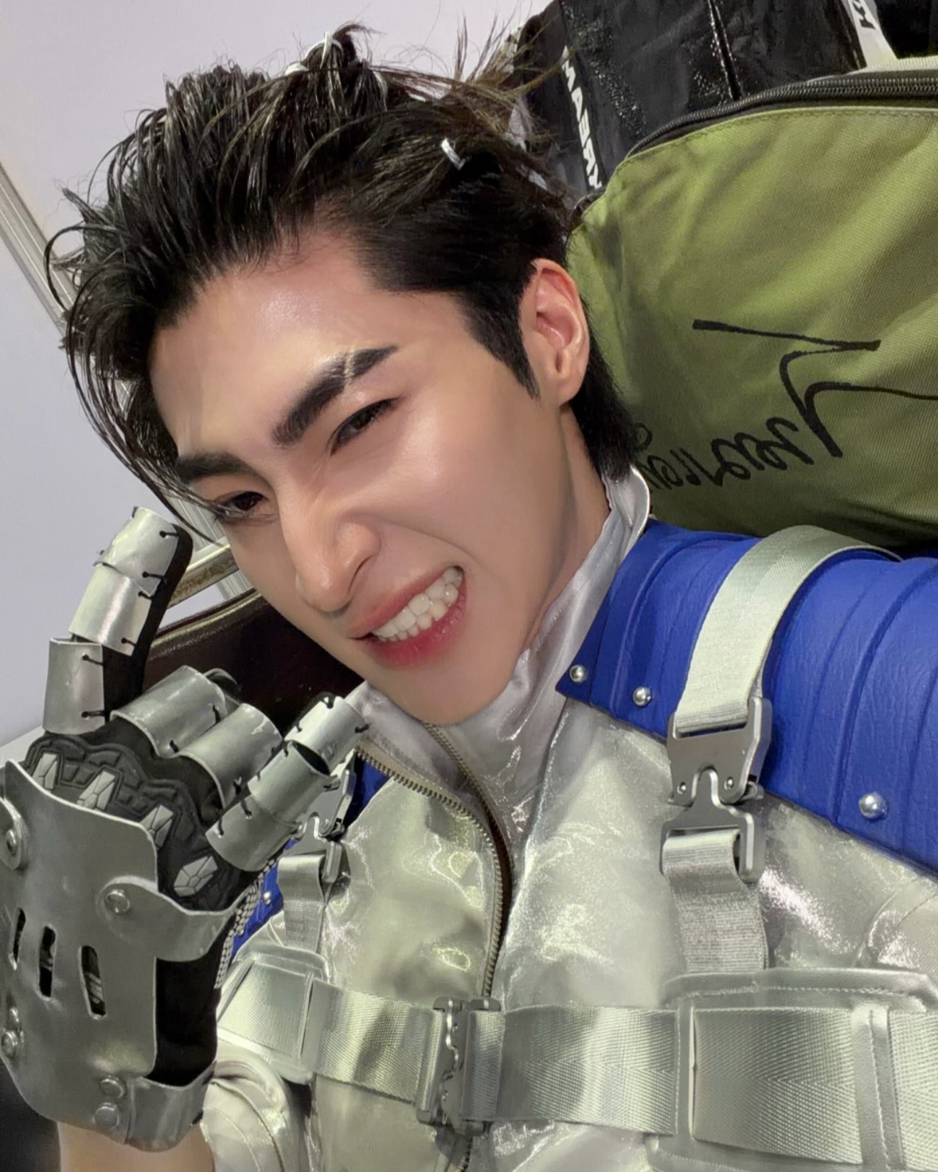 บลู - พงศ์ทิวัตถ์ ตั้งวันเจริญ