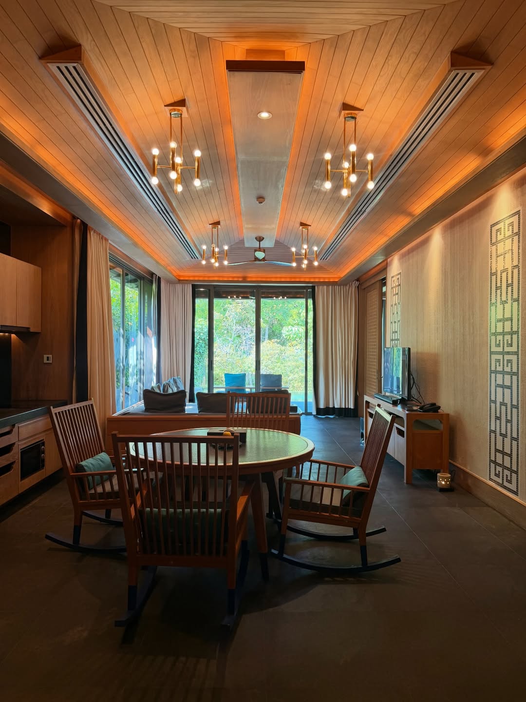 เจมส์ - ธีรดนย์ ศุภพันธุ์ภิญโญ