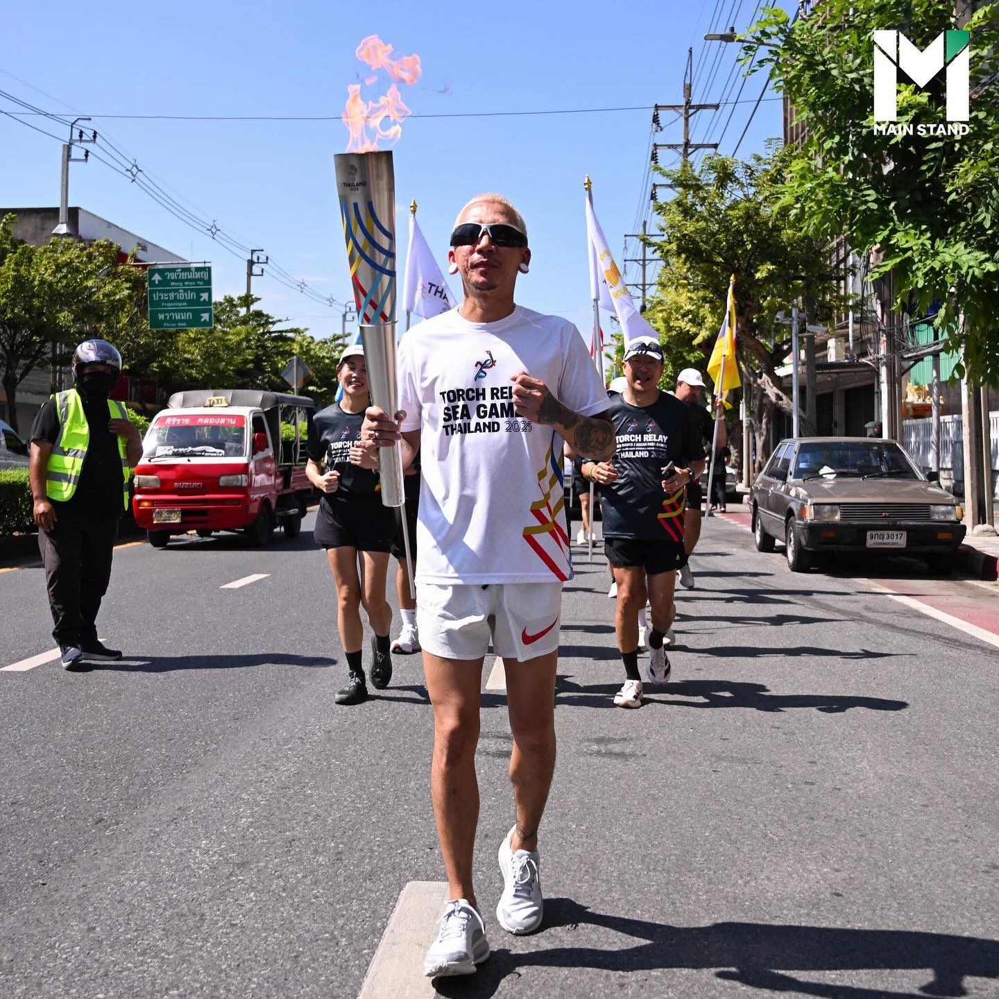 แจ๊ส ชวนชื่น