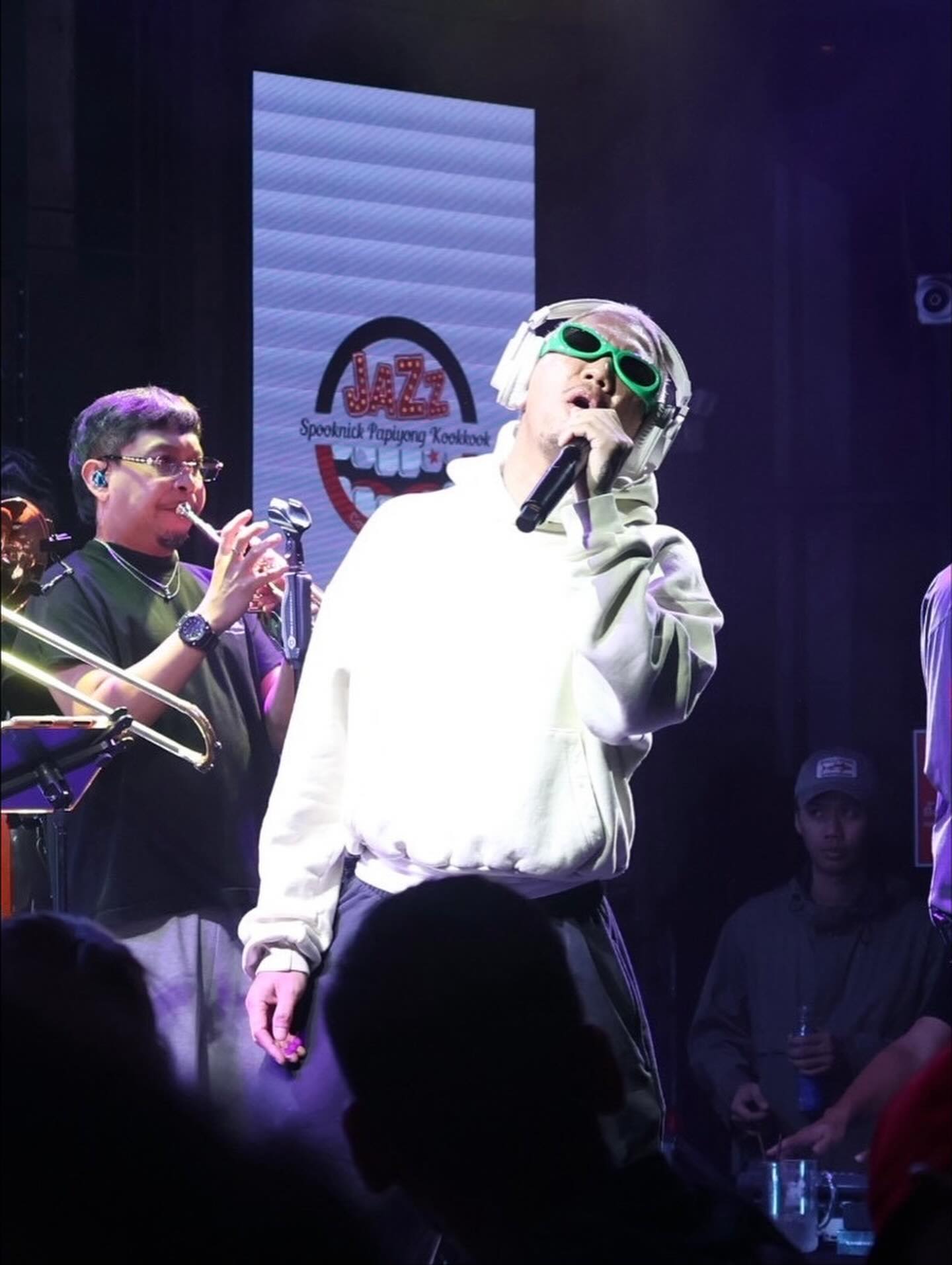 แจ๊ส ชวนชื่น