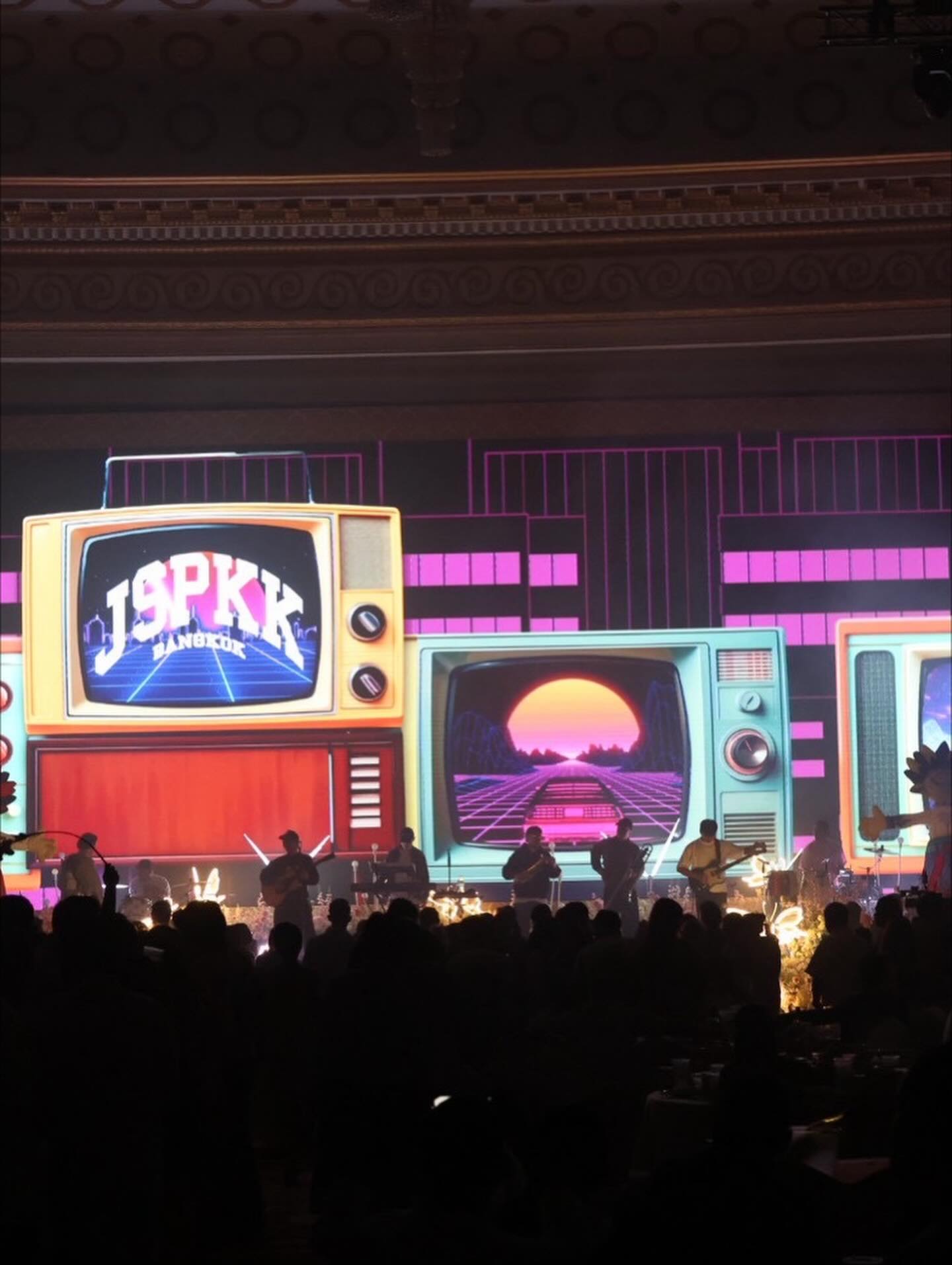 แจ๊ส ชวนชื่น