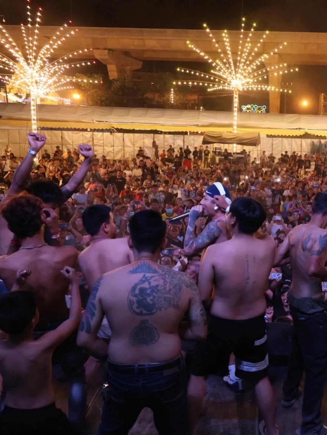 แจ๊ส ชวนชื่น