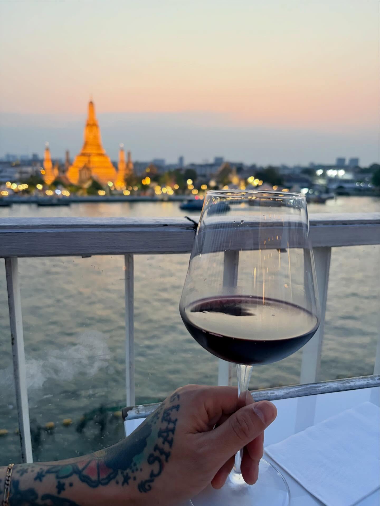 แจ๊ส ชวนชื่น