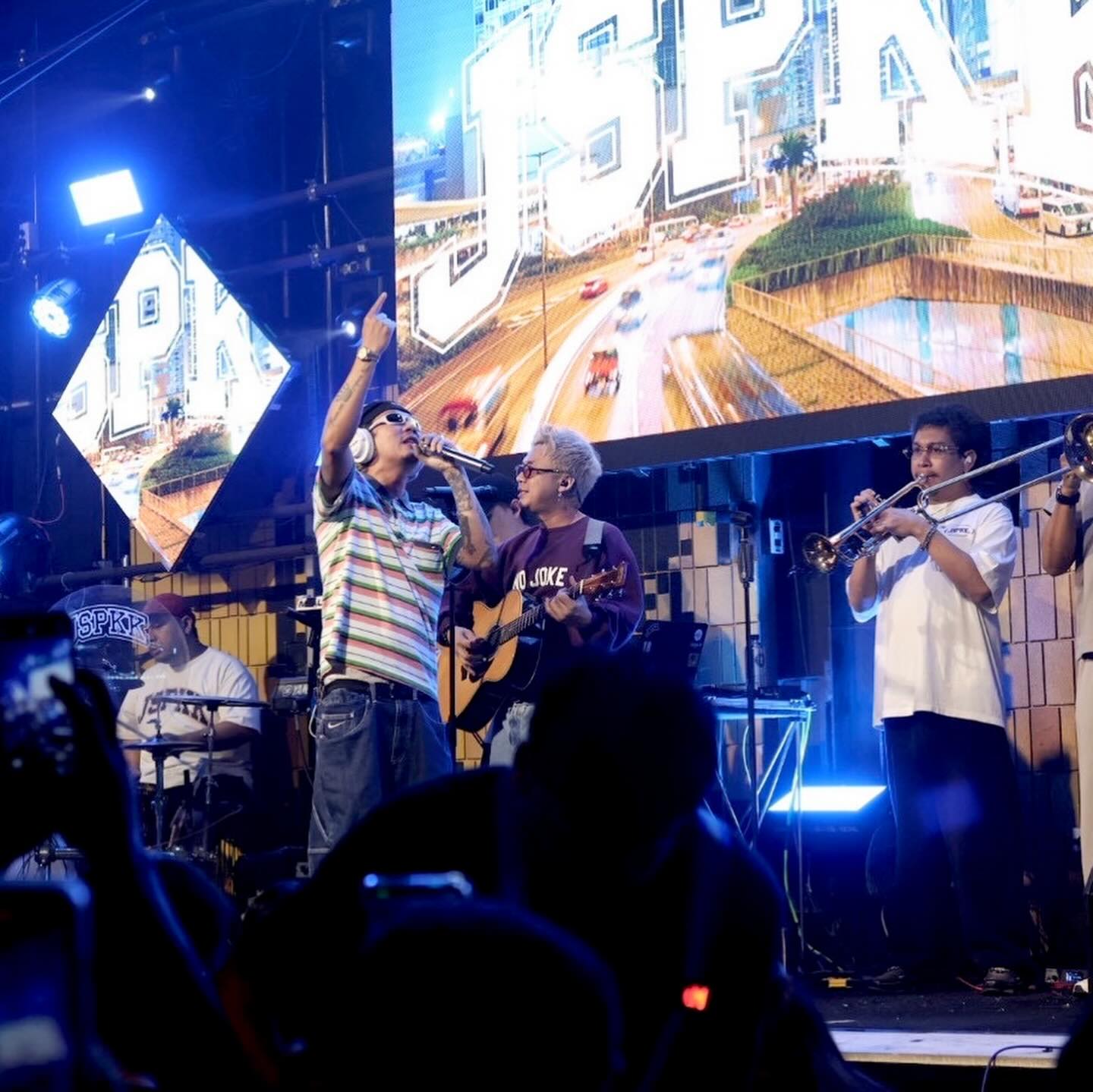 แจ๊ส ชวนชื่น