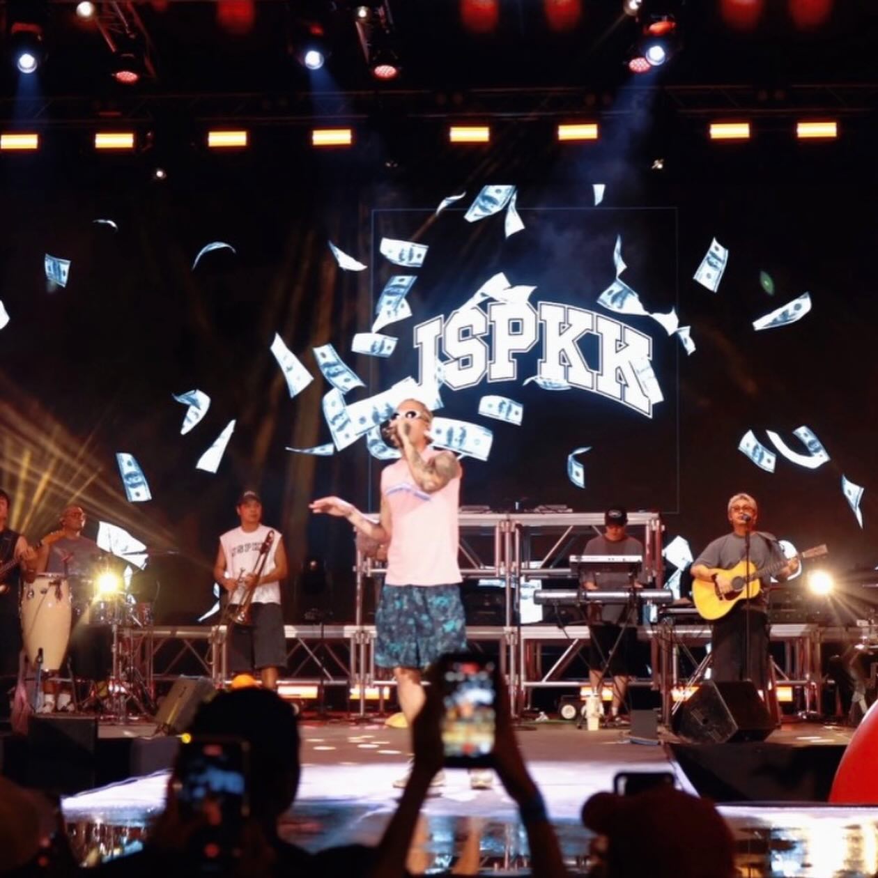 แจ๊ส ชวนชื่น