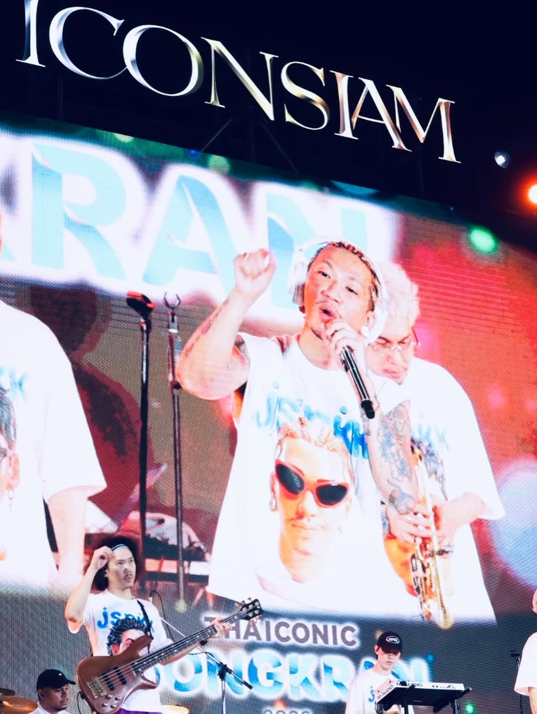 แจ๊ส ชวนชื่น