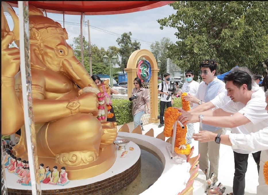 แซม - ยุรนันท์ ภมรมนตรี