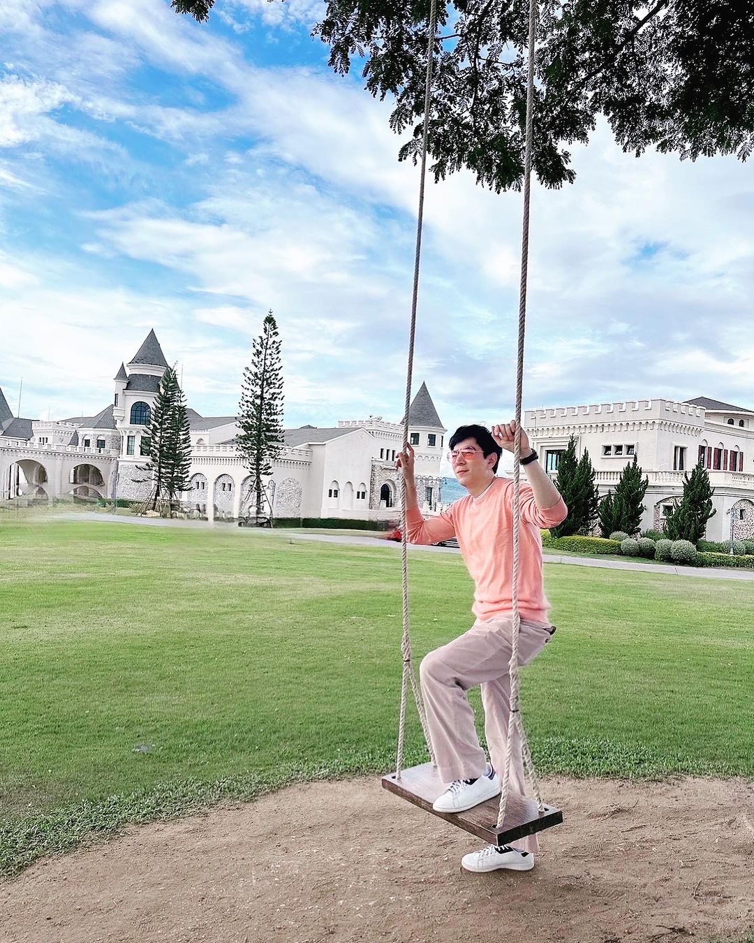 แซม - ยุรนันท์ ภมรมนตรี