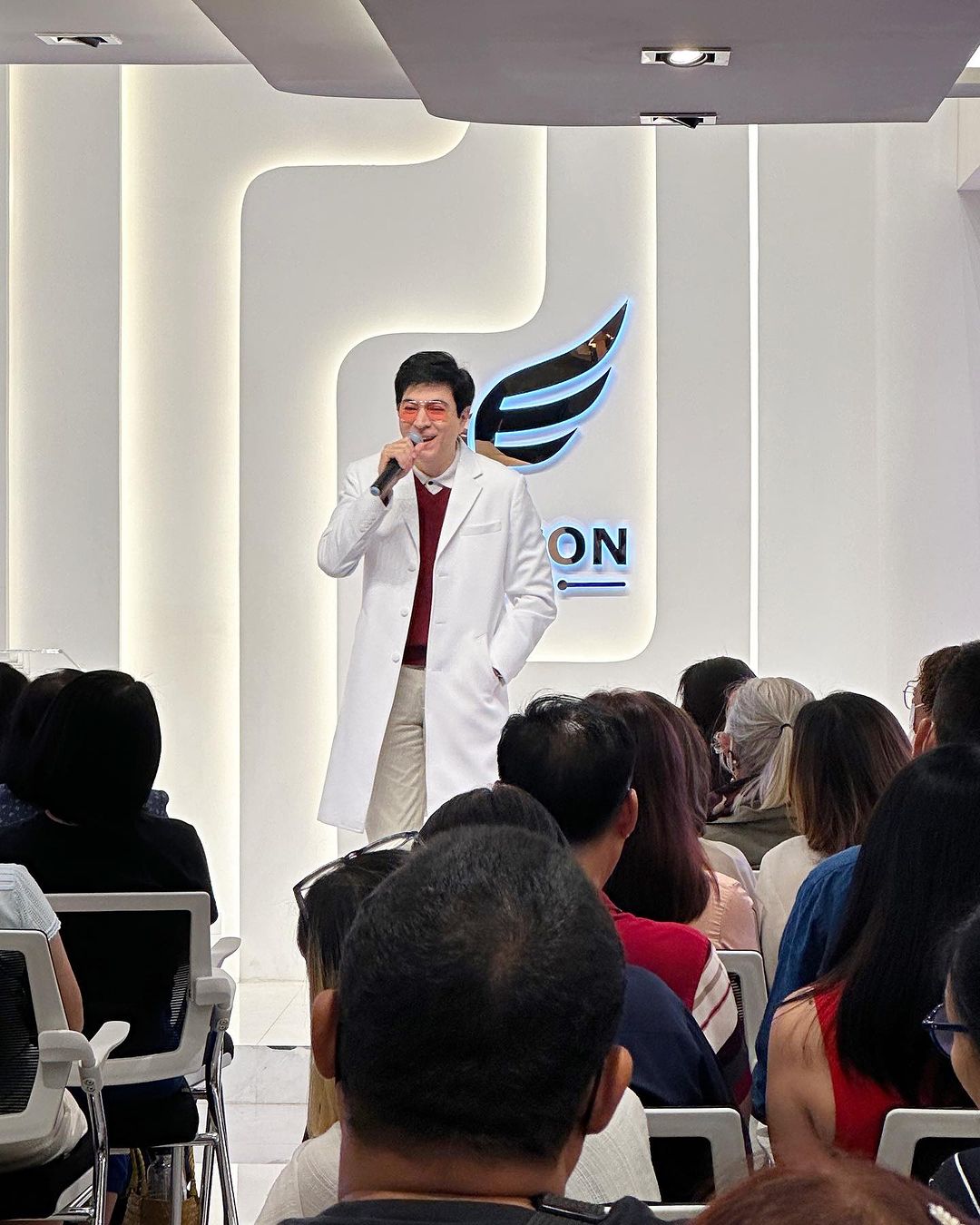 แซม - ยุรนันท์ ภมรมนตรี