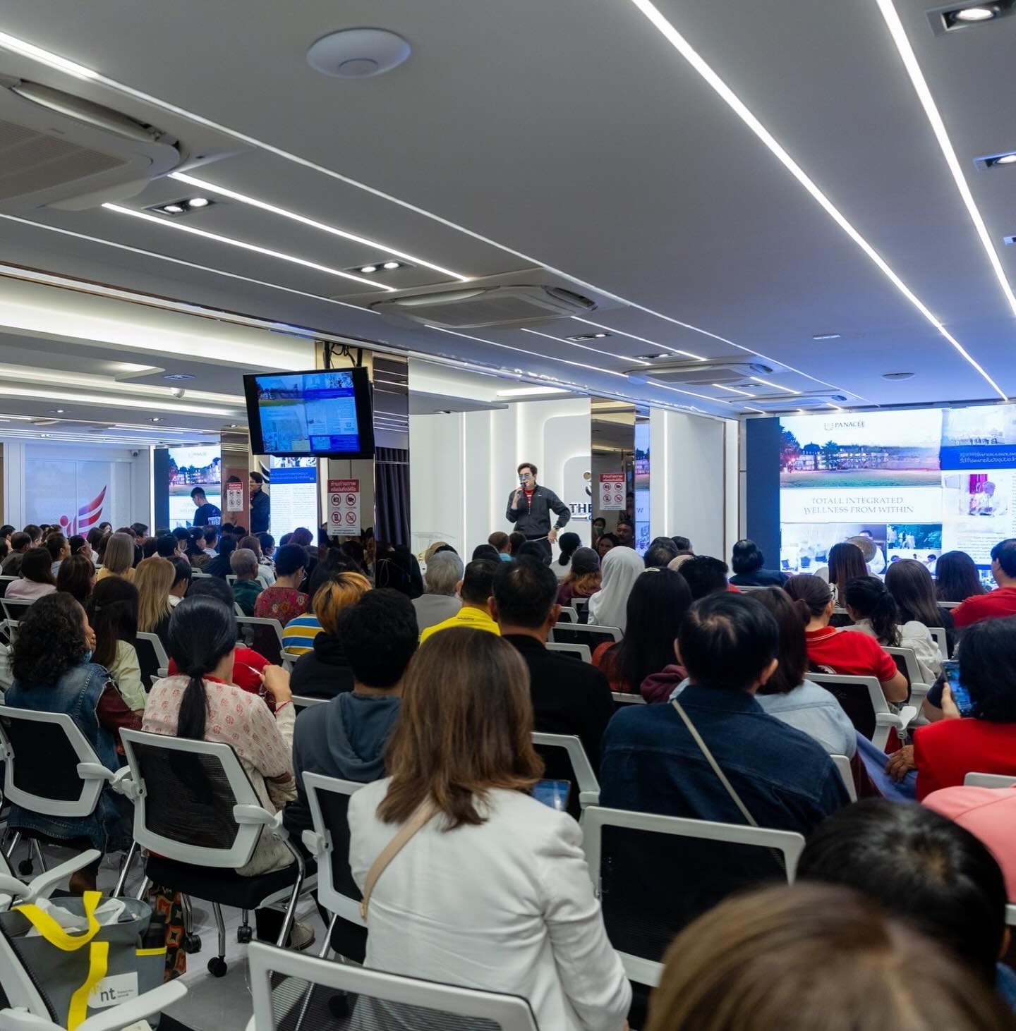 แซม - ยุรนันท์ ภมรมนตรี