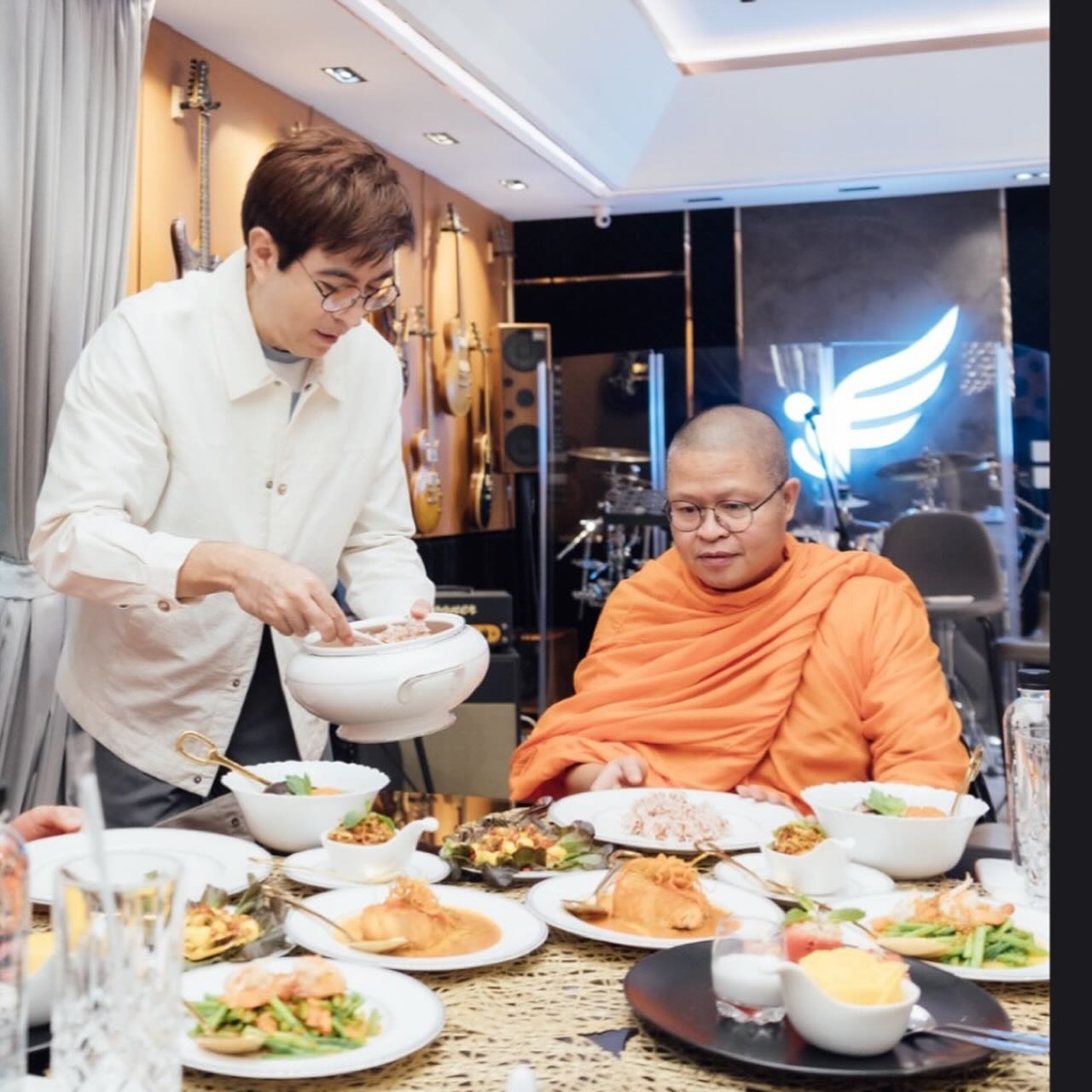 แซม - ยุรนันท์ ภมรมนตรี