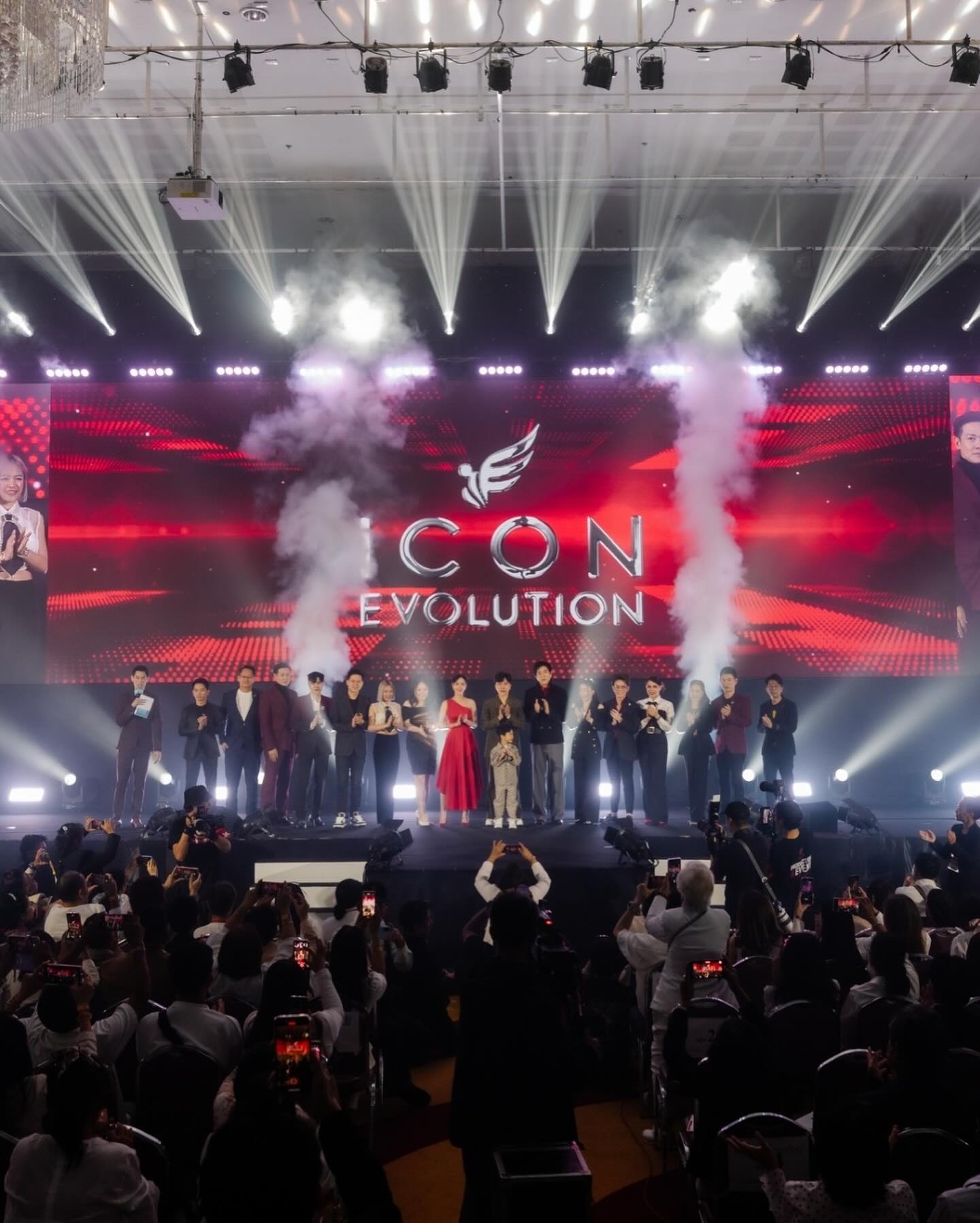 แซม - ยุรนันท์ ภมรมนตรี