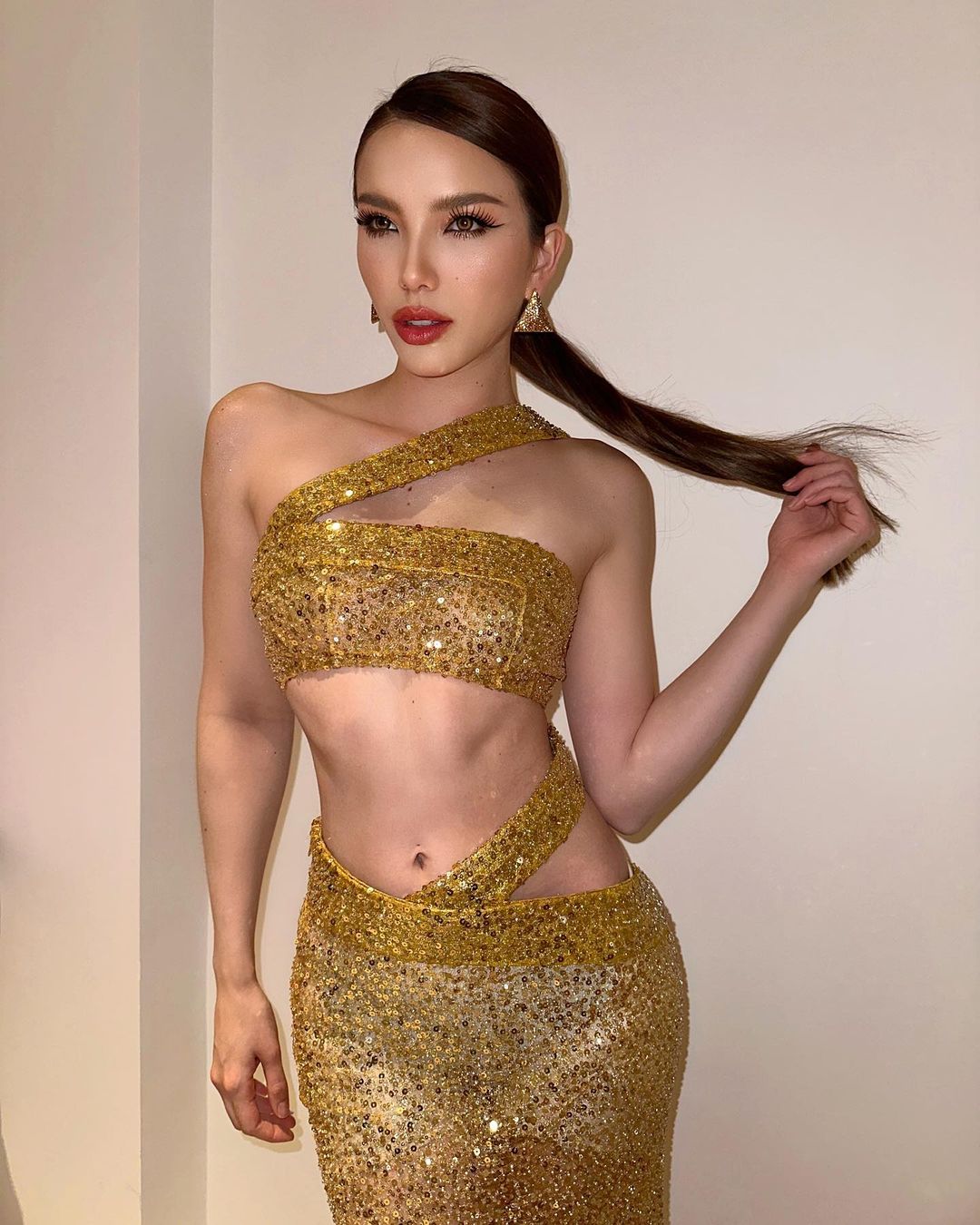 เทีย ทวีพาณิชย์พันธุ์