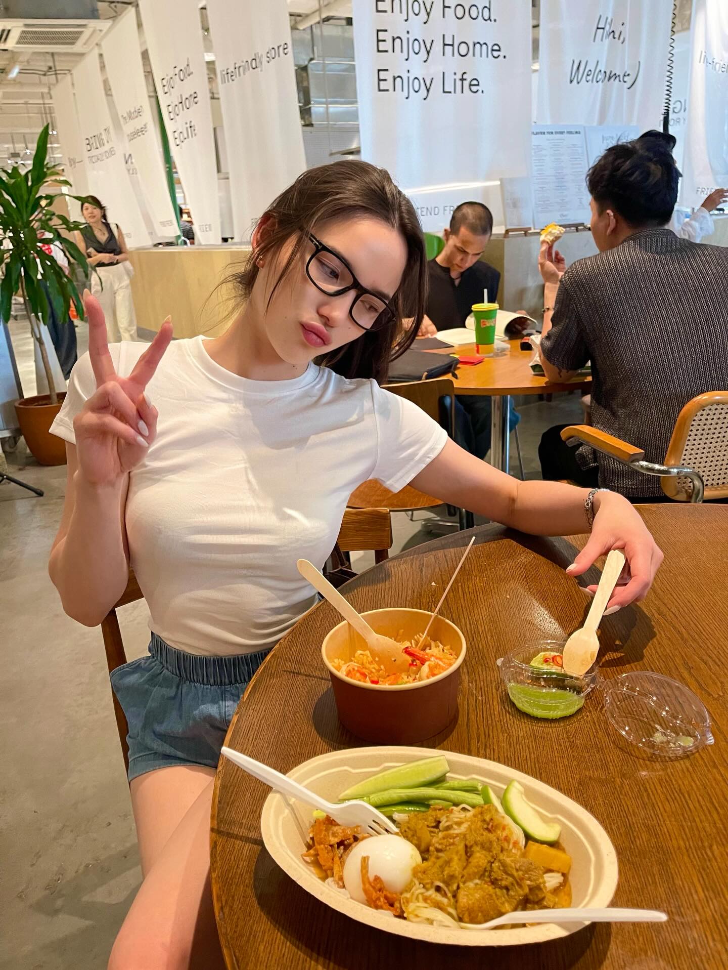 เทีย ทวีพาณิชย์พันธุ์