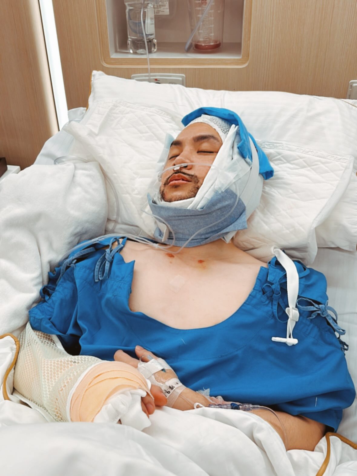 ทอม - อิศรา กิจนิตย์ชีว์