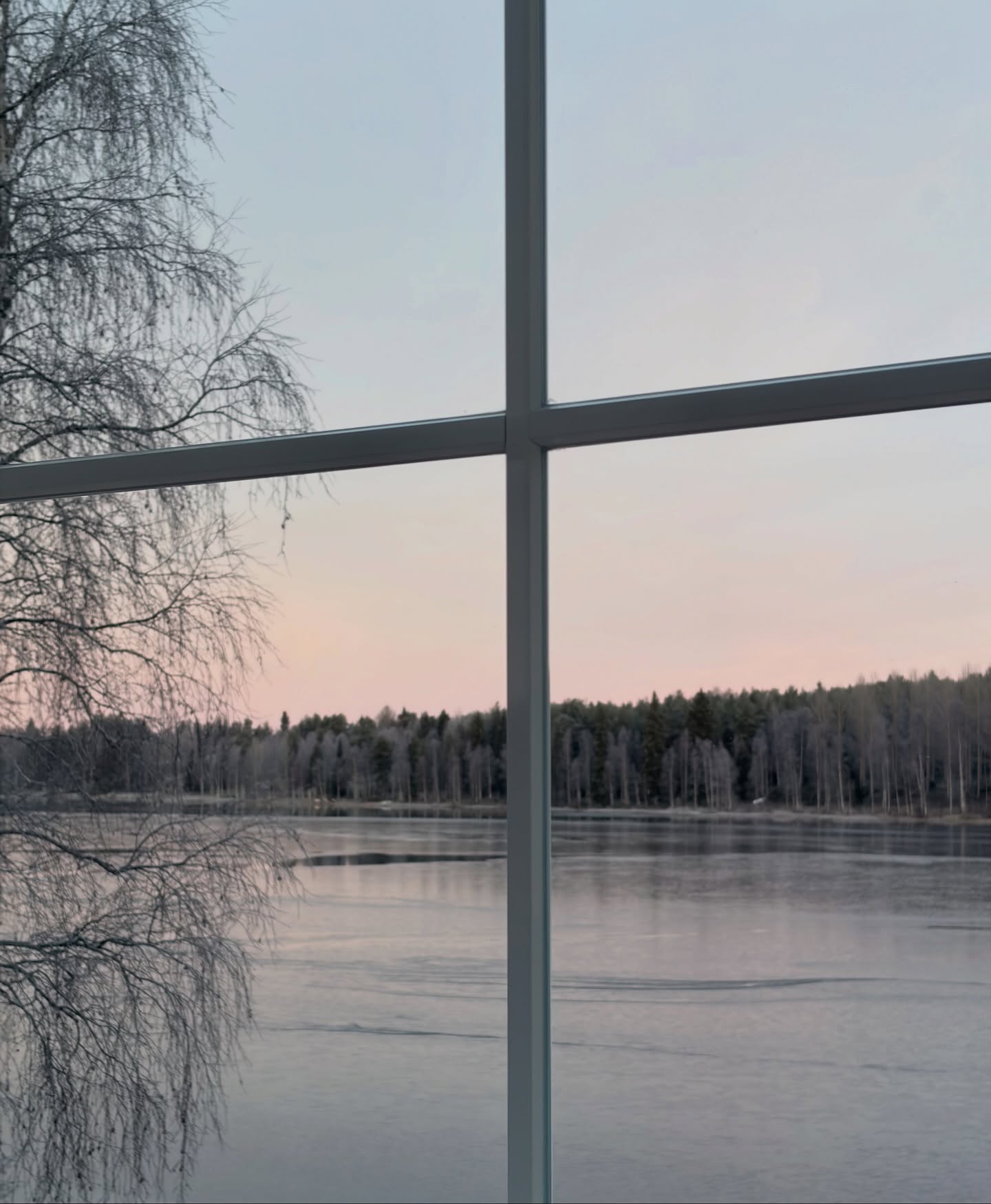 ทอม - อิศรา กิจนิตย์ชีว์