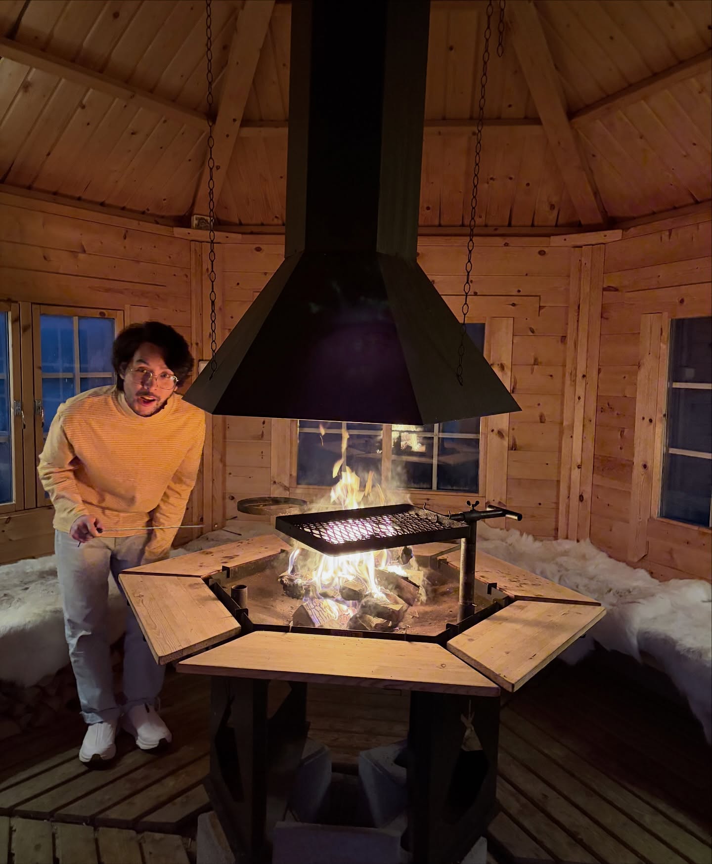 ทอม - อิศรา กิจนิตย์ชีว์