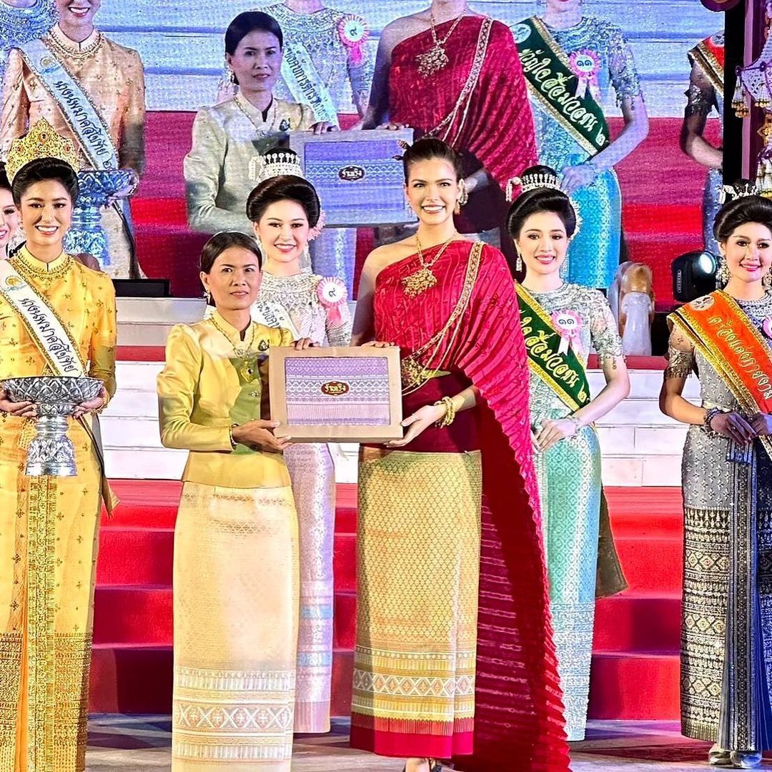 ฟ้าใส - ปวีณสุดา ดรูอิ้น
