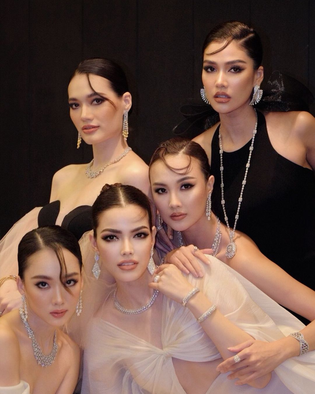 ฟ้าใส - ปวีณสุดา ดรูอิ้น