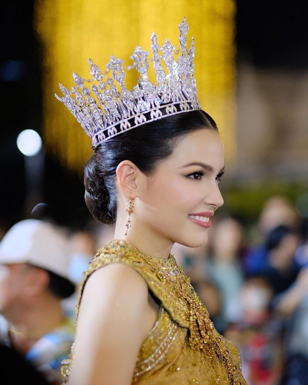 ฟ้าใส - ปวีณสุดา ดรูอิ้น