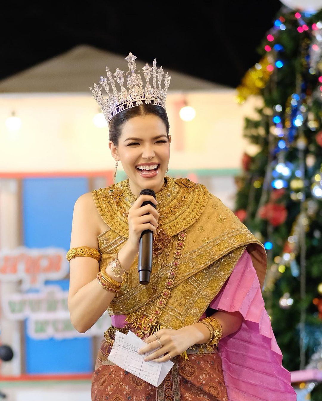 ฟ้าใส - ปวีณสุดา ดรูอิ้น