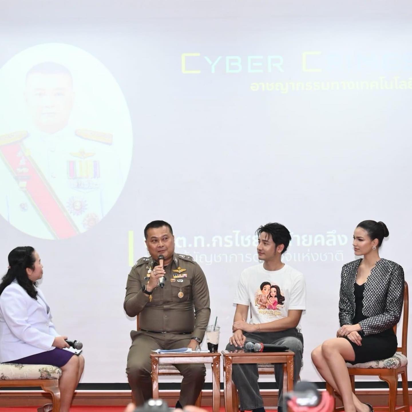 ฟ้าใส - ปวีณสุดา ดรูอิ้น