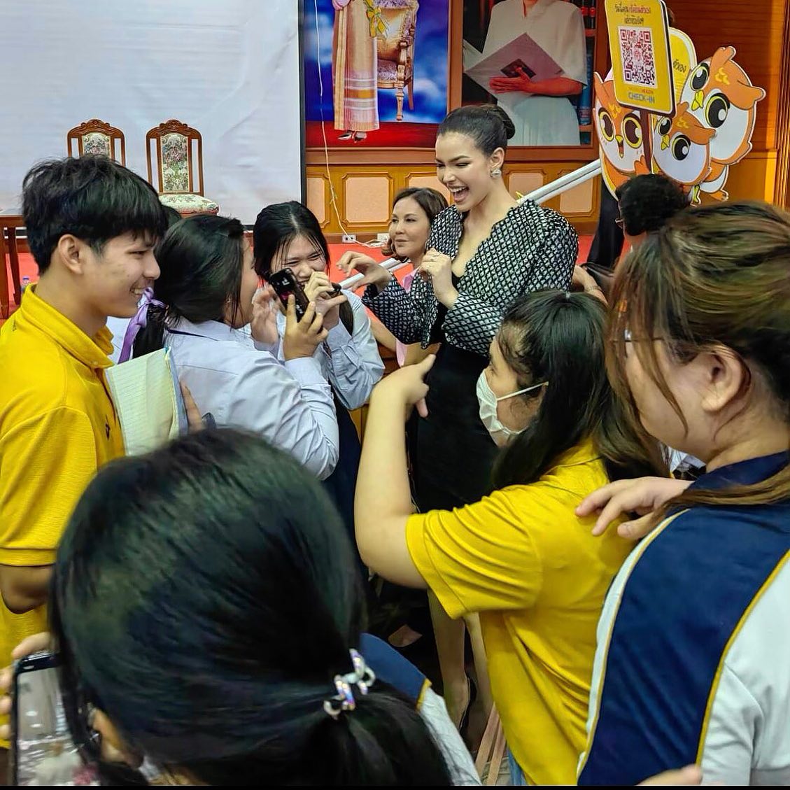 ฟ้าใส - ปวีณสุดา ดรูอิ้น