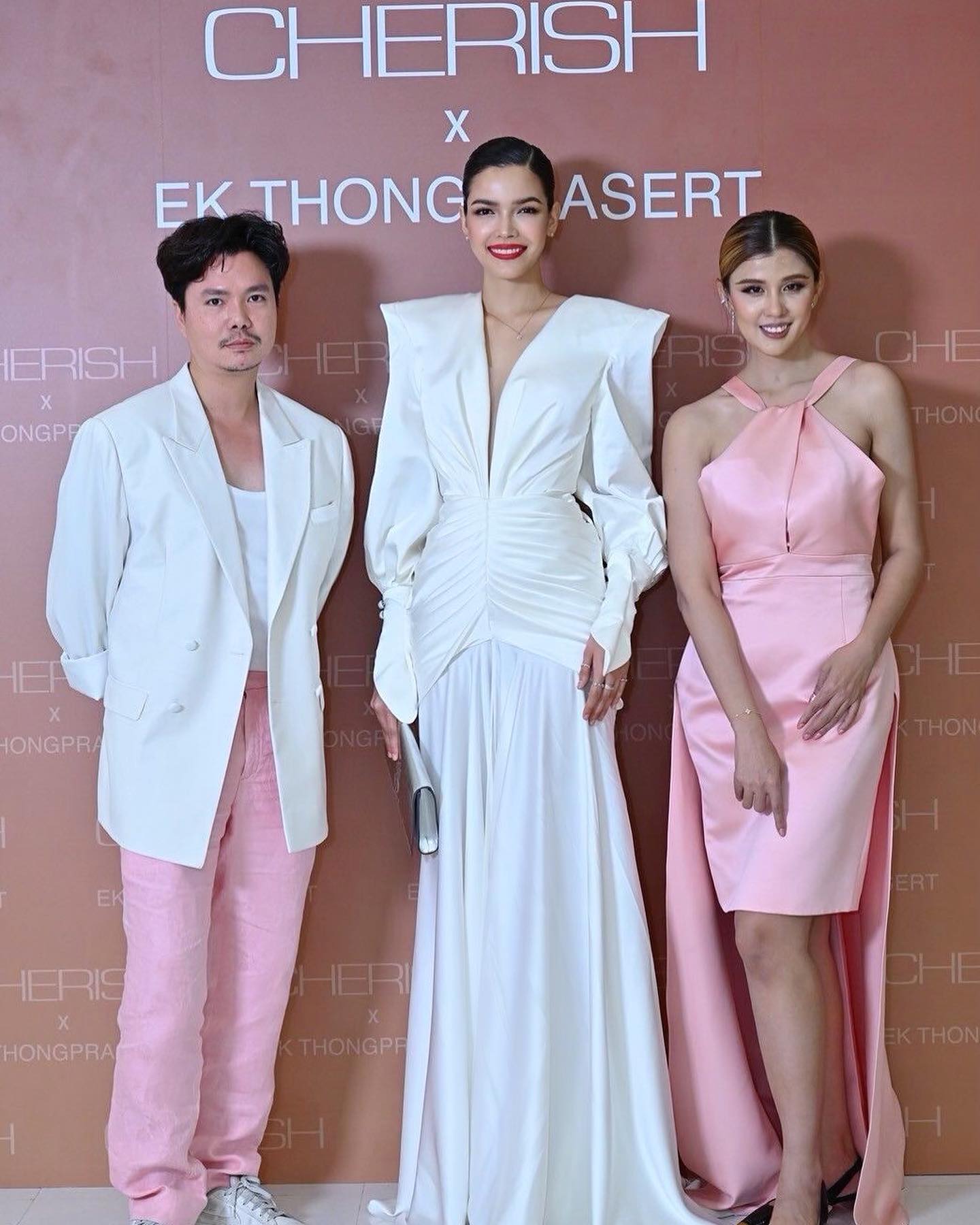 ฟ้าใส - ปวีณสุดา ดรูอิ้น