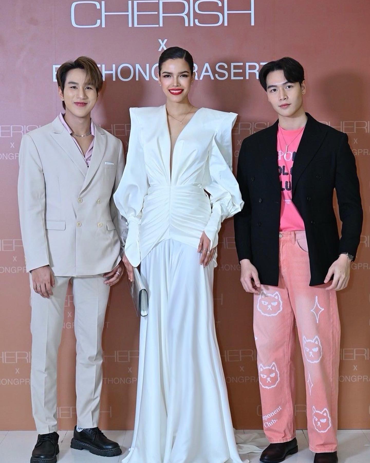 ฟ้าใส - ปวีณสุดา ดรูอิ้น