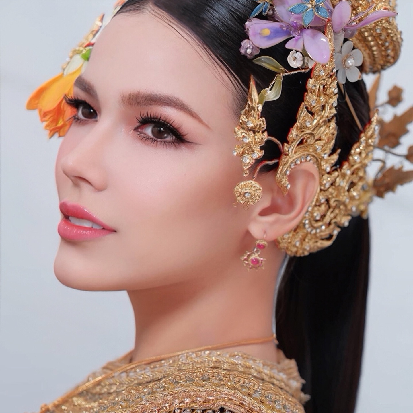 ฟ้าใส - ปวีณสุดา ดรูอิ้น