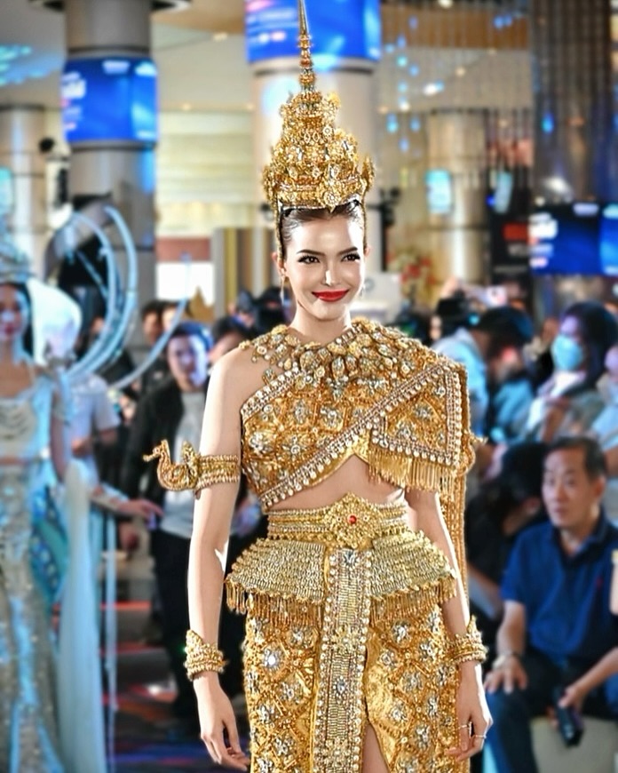 ฟ้าใส - ปวีณสุดา ดรูอิ้น