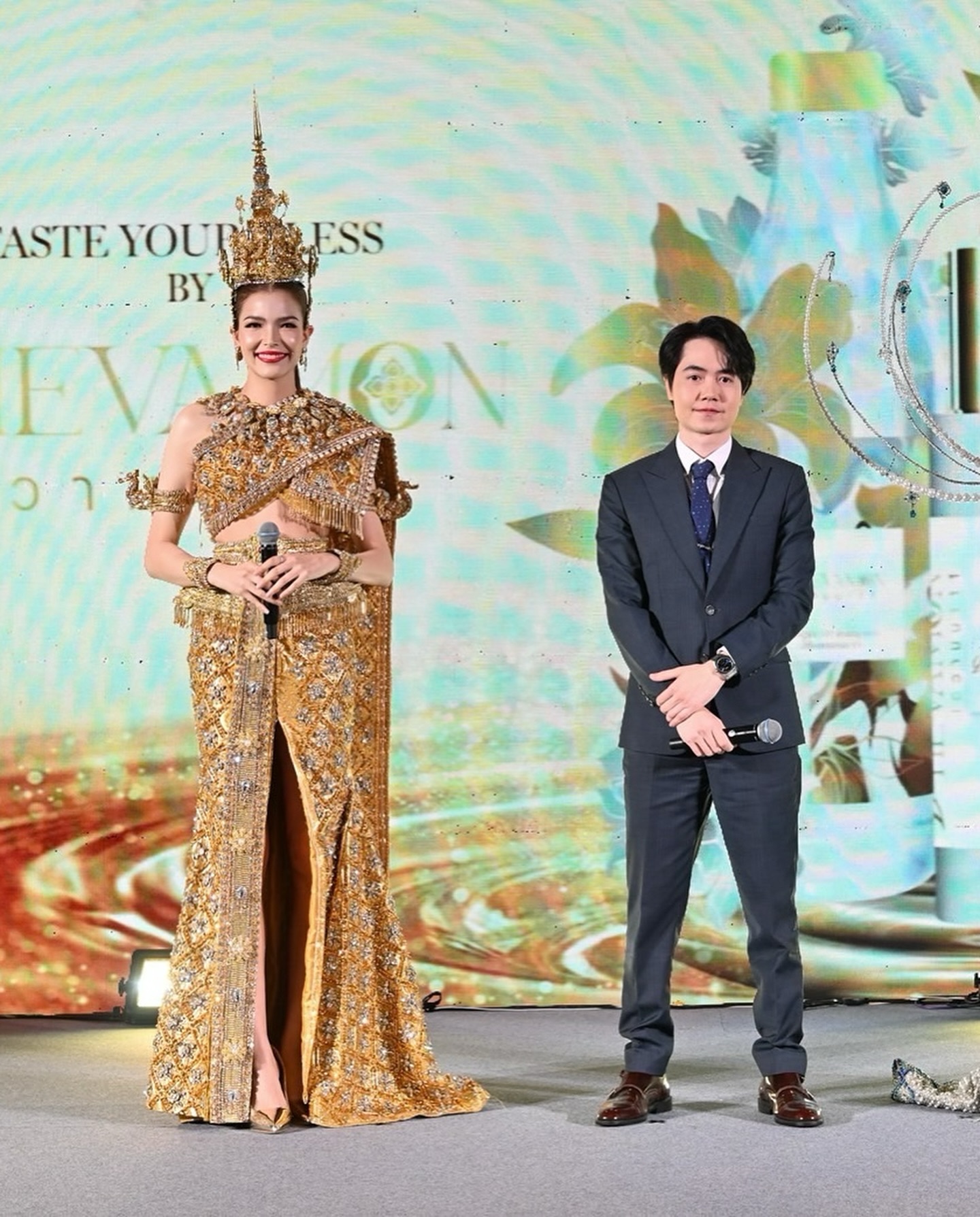 ฟ้าใส - ปวีณสุดา ดรูอิ้น