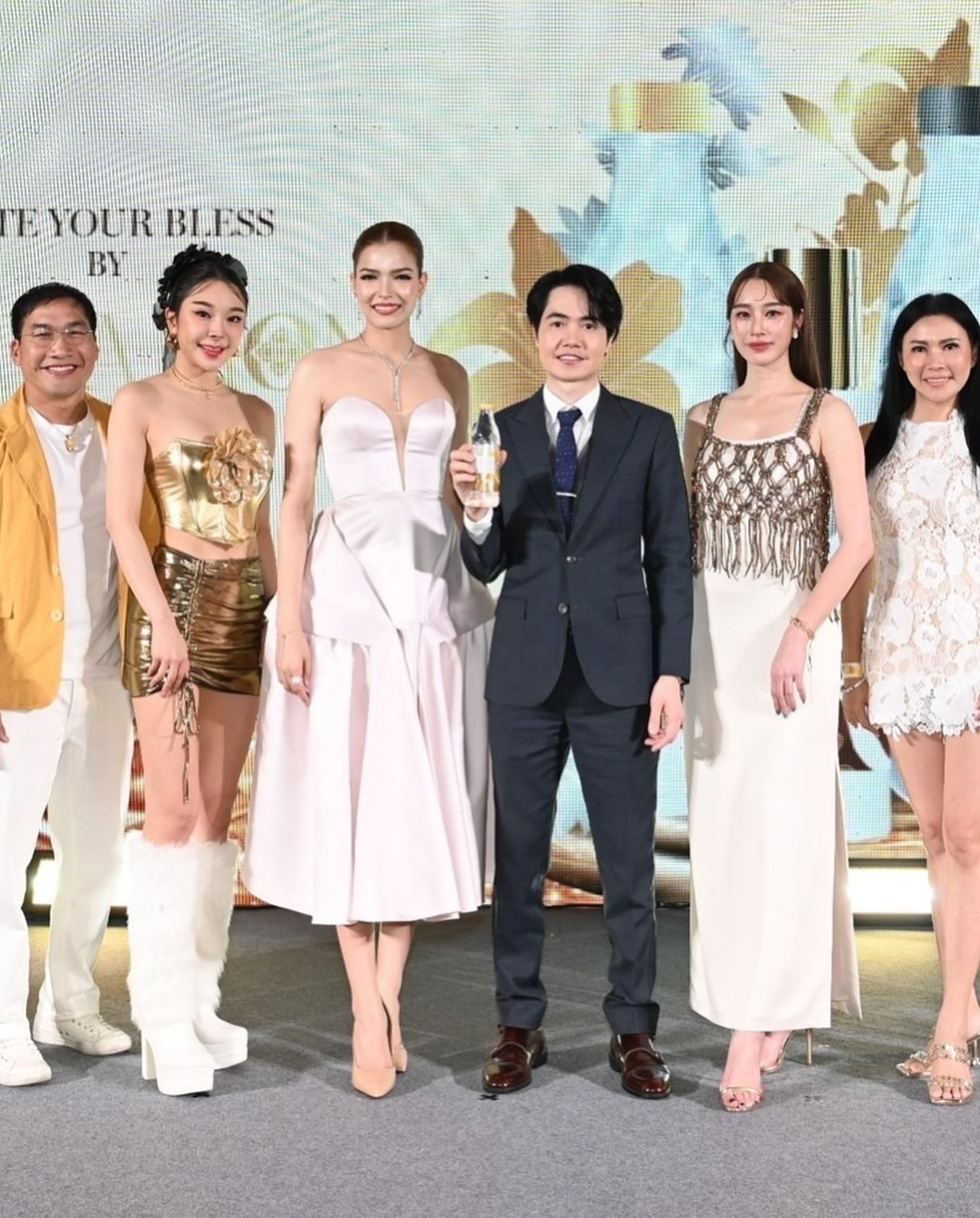 ฟ้าใส - ปวีณสุดา ดรูอิ้น