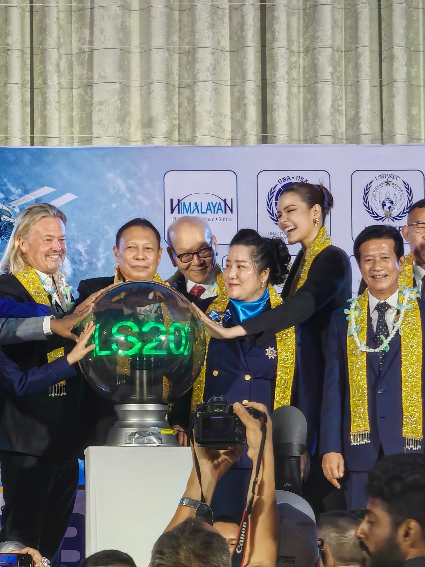 ฟ้าใส - ปวีณสุดา ดรูอิ้น