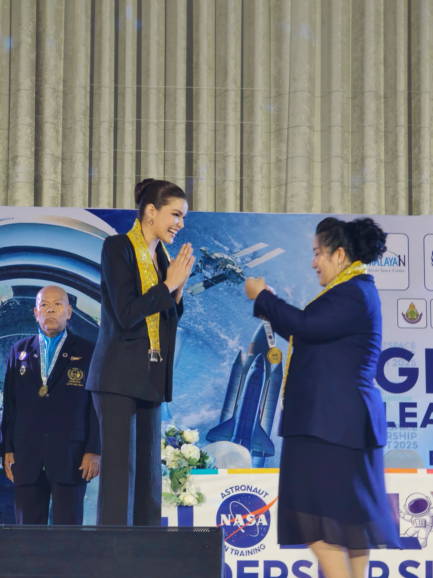 ฟ้าใส - ปวีณสุดา ดรูอิ้น