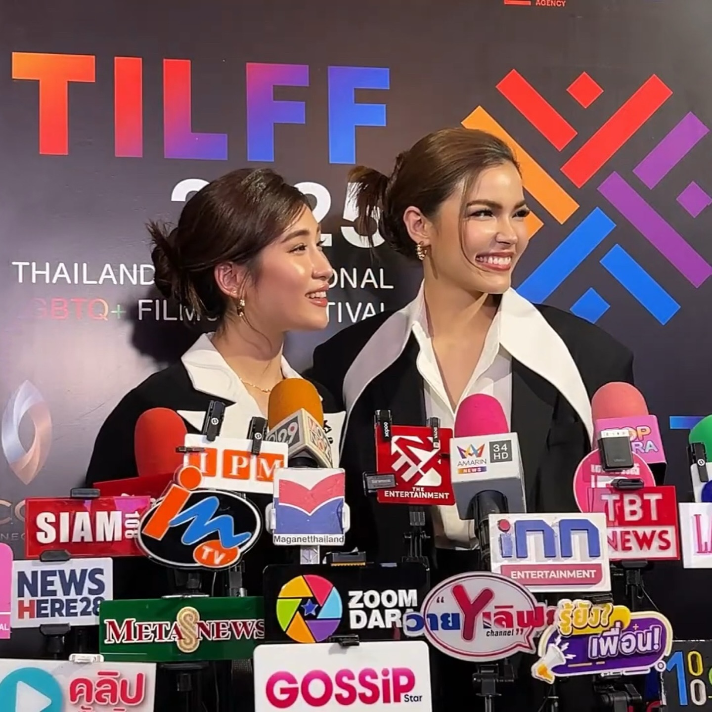 ฟ้าใส - ปวีณสุดา ดรูอิ้น