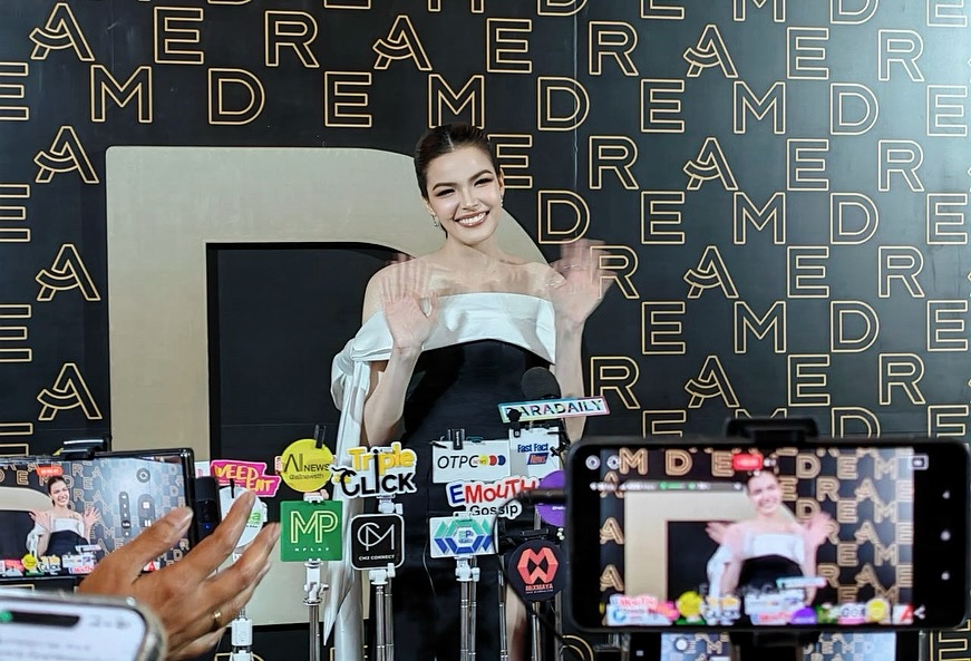 ฟ้าใส - ปวีณสุดา ดรูอิ้น