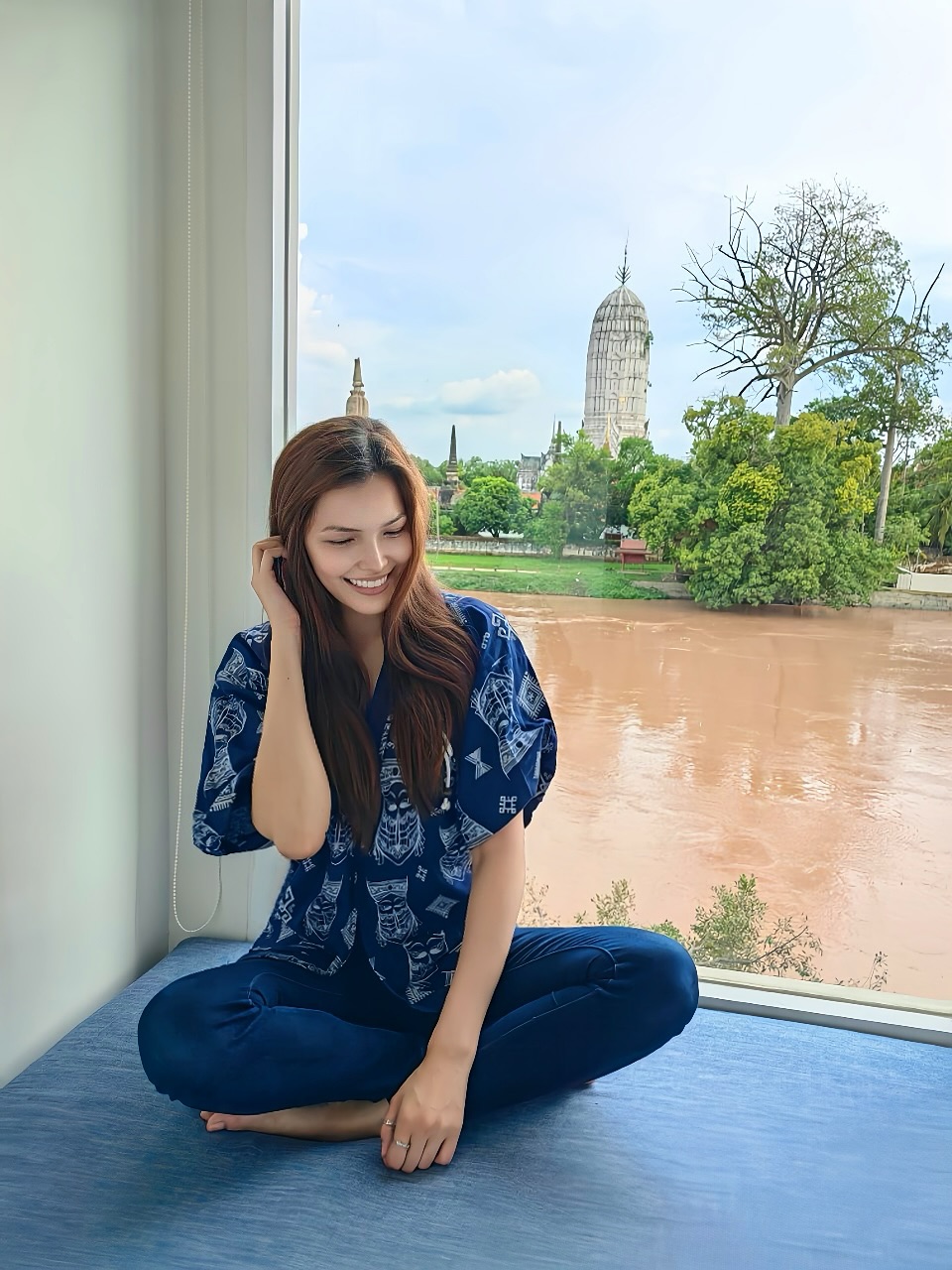 ฟ้าใส - ปวีณสุดา ดรูอิ้น