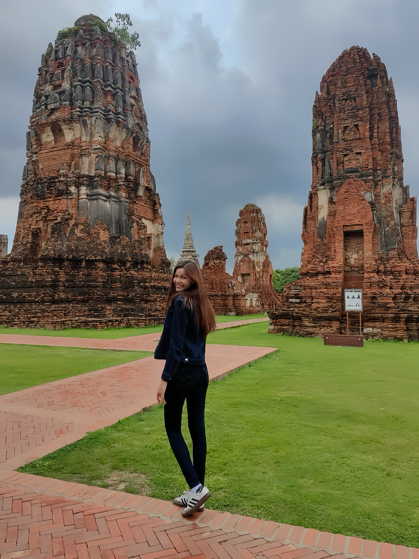ฟ้าใส - ปวีณสุดา ดรูอิ้น